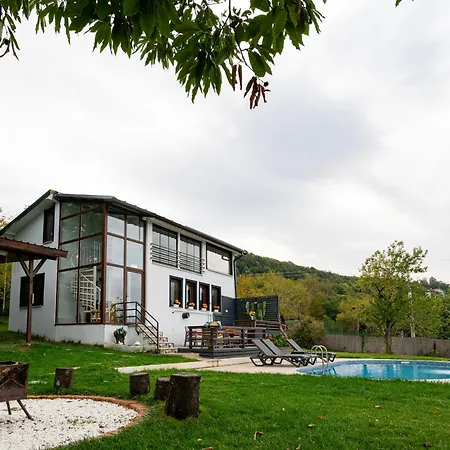 Elmalı Bahçe Sapanca